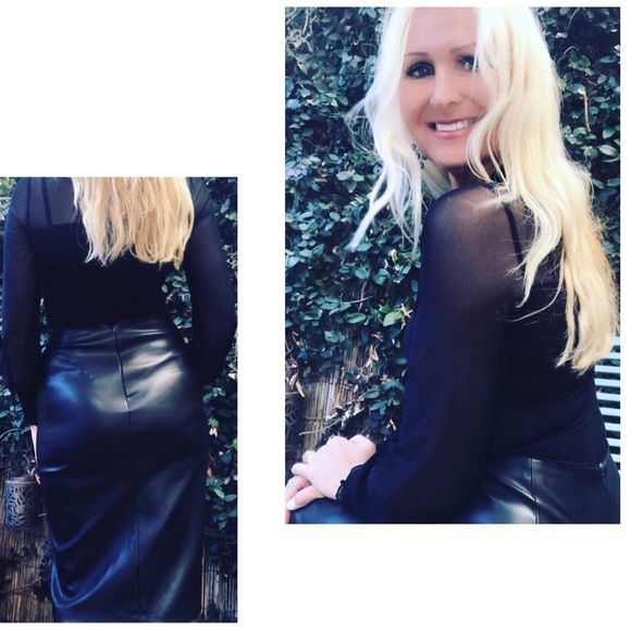 🥂 Mock Neck Mesh Bodysuit 🤩 - Picture 2 of 5